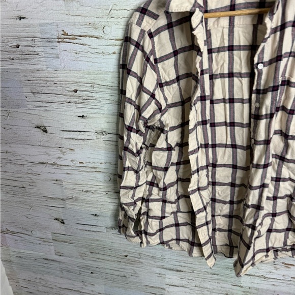 Uniqlo Cream and Purple Plaid Button Down Shirt size xl - Picture 2 of 8
